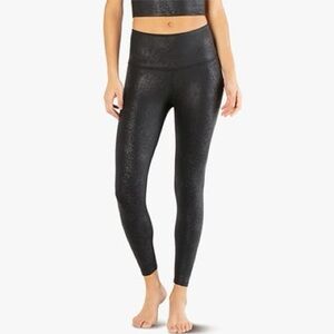 ONZIE Black Mid Waist Leggings ‘209 coco’ Size Small/Medium